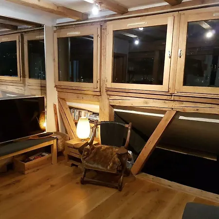 Beautiful In Centre With Superb Mountain Views Apartamento *
