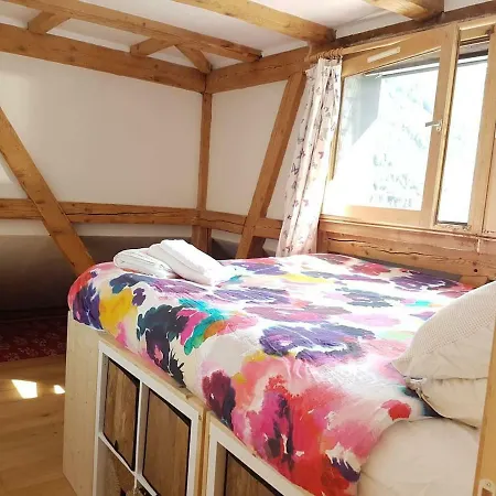 Beautiful In Centre With Superb Mountain Views 아파트 *